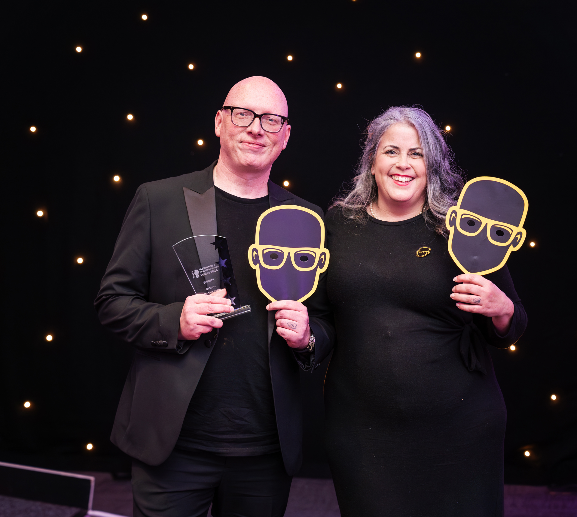 Dan Newman receiving an award on behalf of Baldilocks.